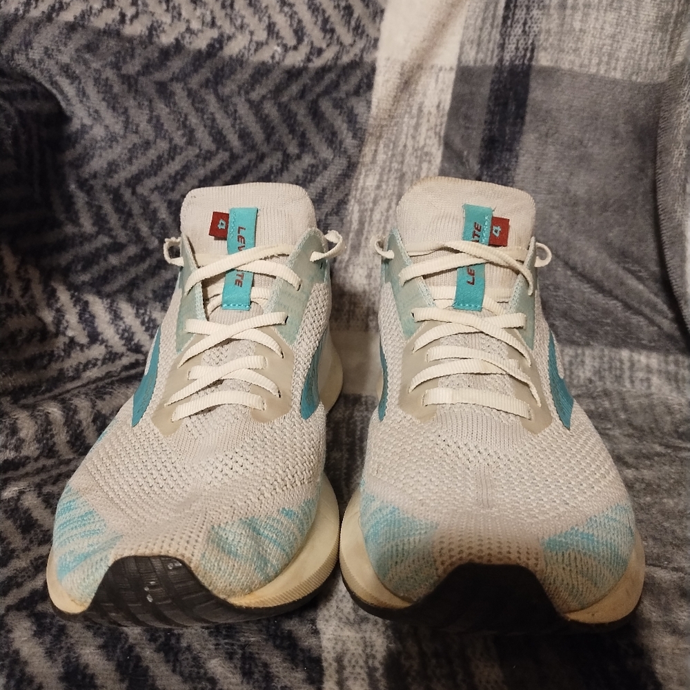Brooks Women's Levitate 4 - Size 10 - Picture 2 of 16